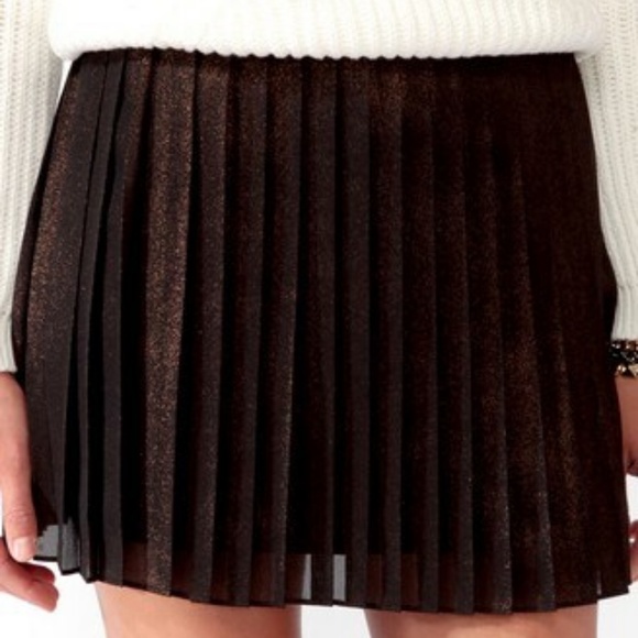 Forever 21: Pleated Metallic Blend Mini-Skirt - Picture 1 of 6